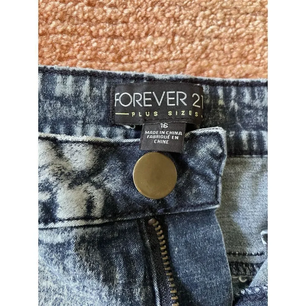 Forever 21 Plus Size 16 Denim Shorts Gray Acid Wash Beaded Aztec Sides Raw Hem